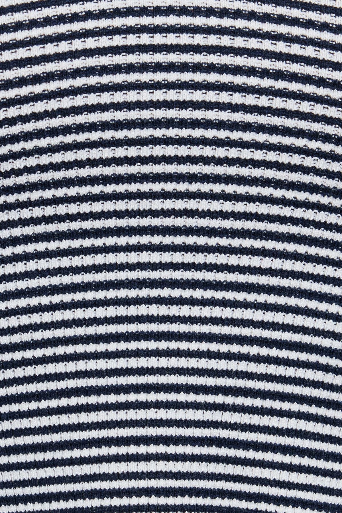 Pull moulant à col en V