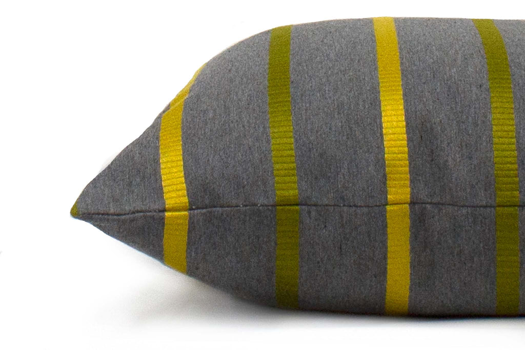 Housse de coussin à rayures carbone