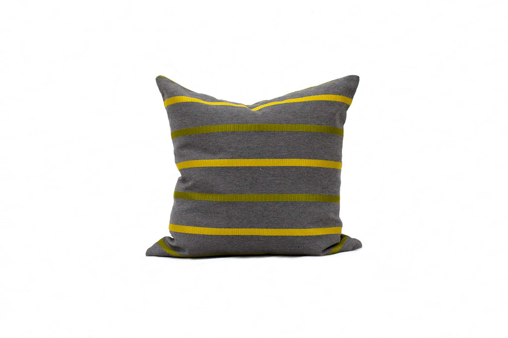 Housse de coussin à rayures carbone