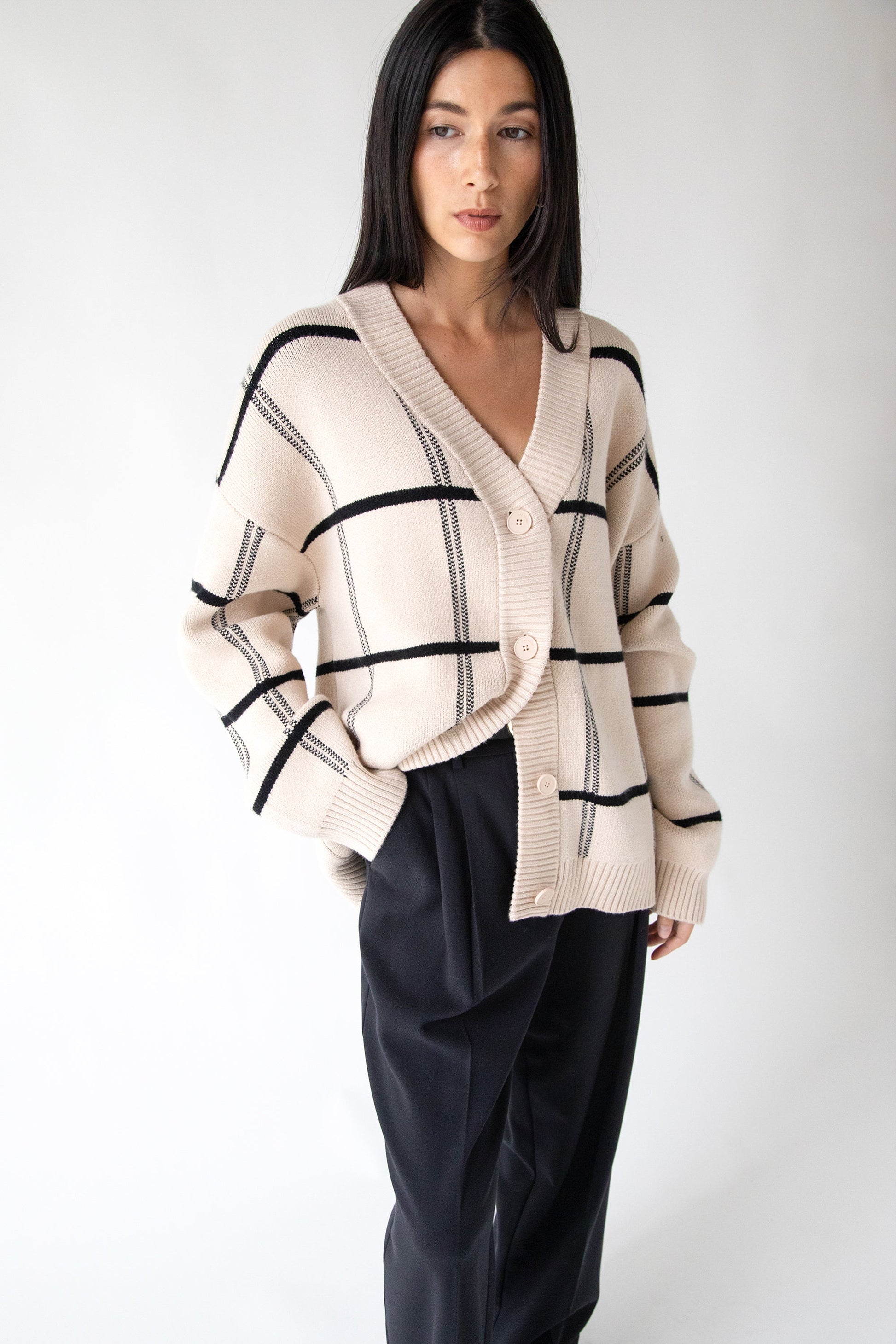 CARDIGAN SURDIMENSIONNÉ À BOUTONNAGE SUR LE DEVANT