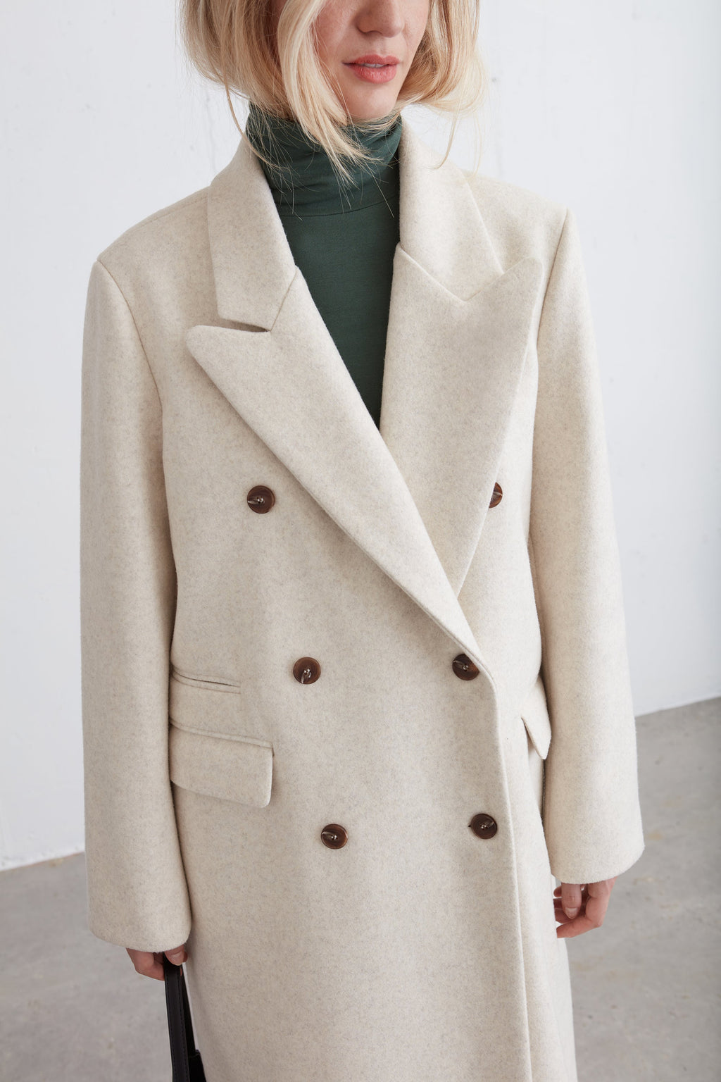 MANTEAU À DOUBLE BOUTONNAGE