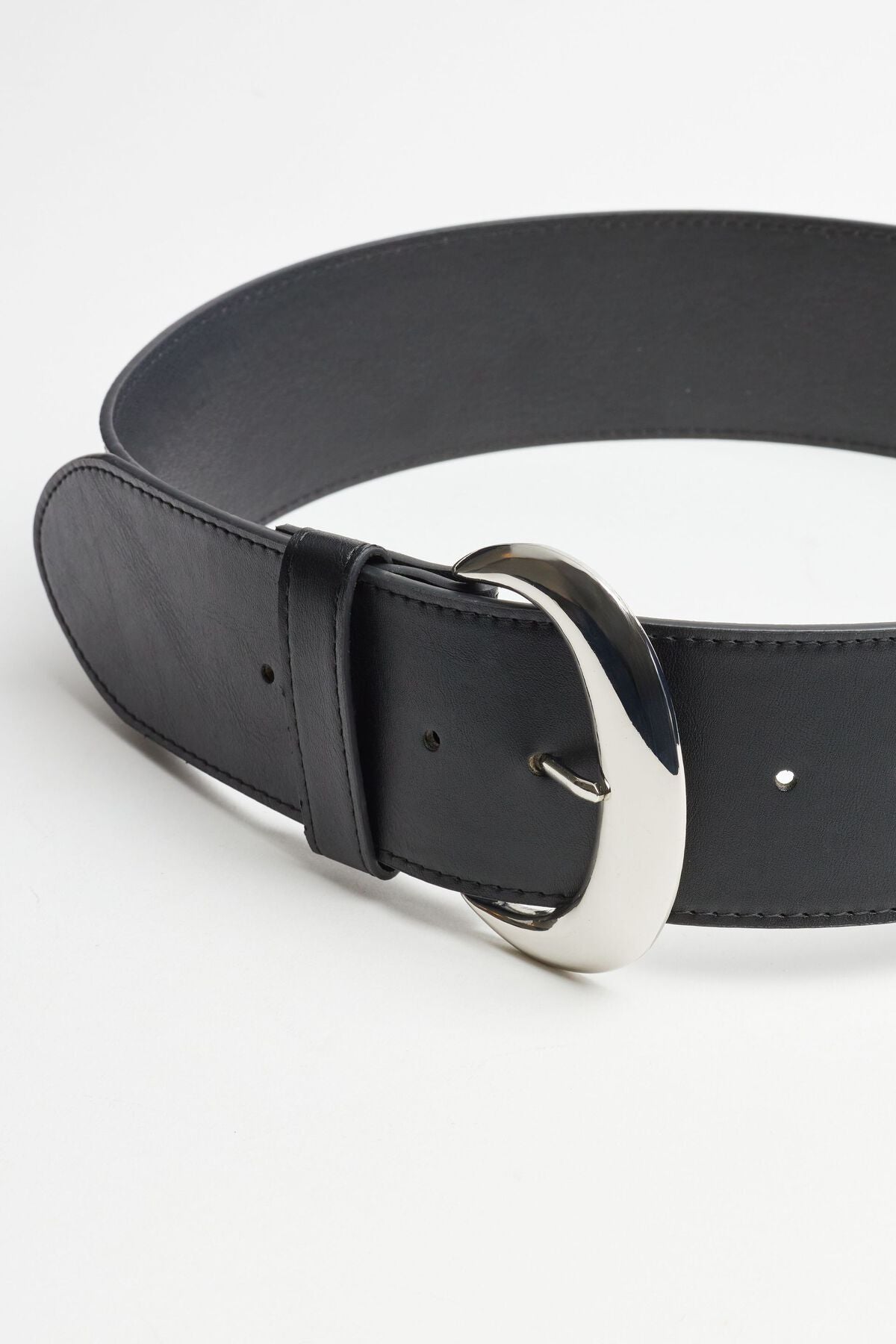 Oversized Crescent Waist Belt