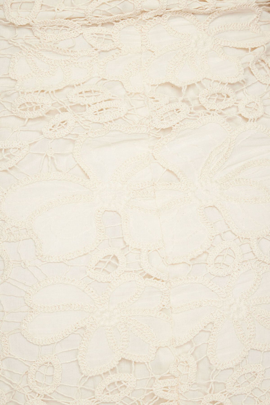 Mini-robe en dentelle au crochet