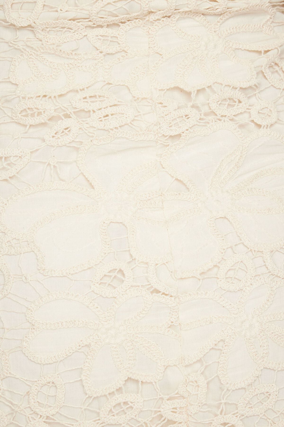 Mini-robe en dentelle au crochet