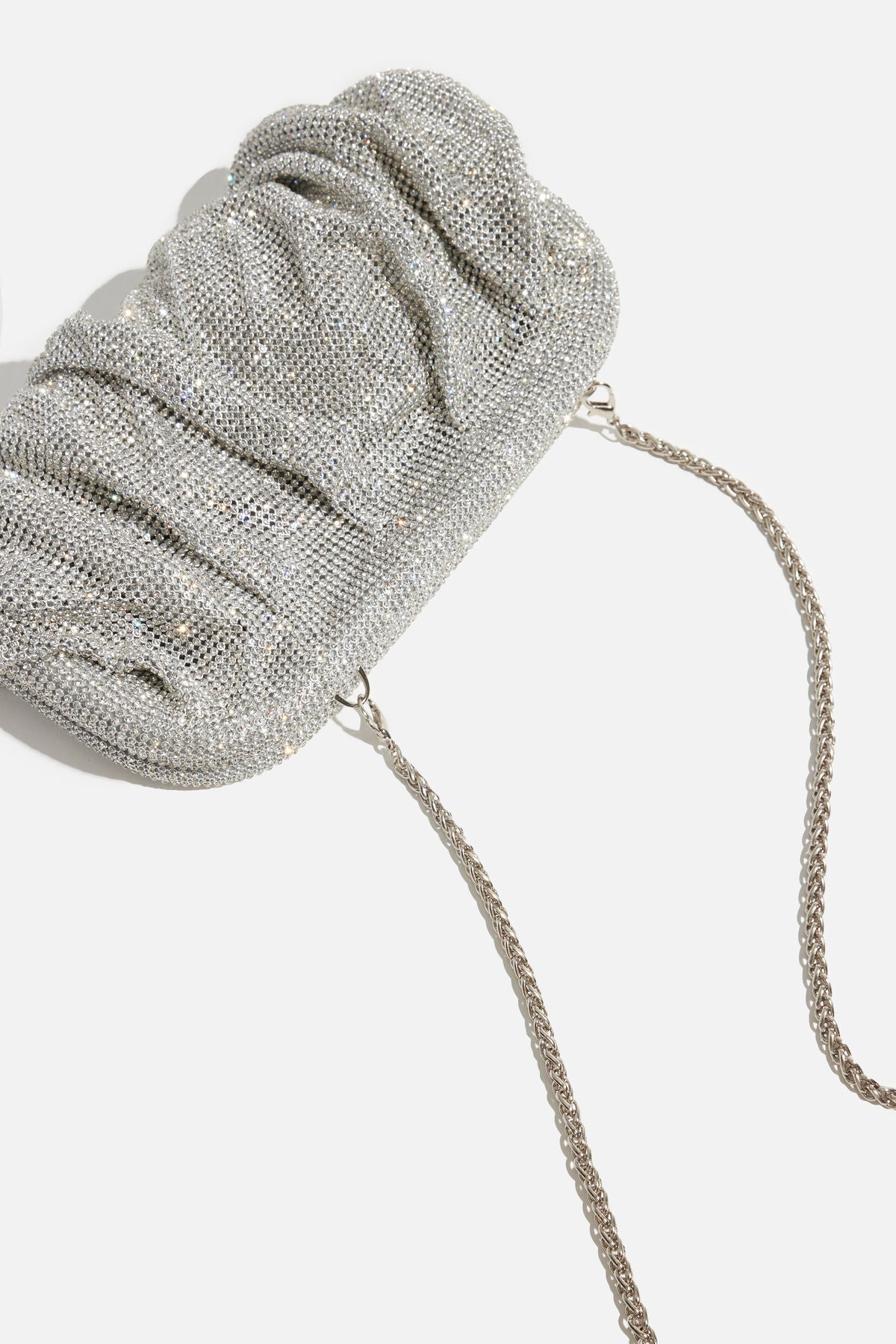 Pochette drapée à pierres précieuses