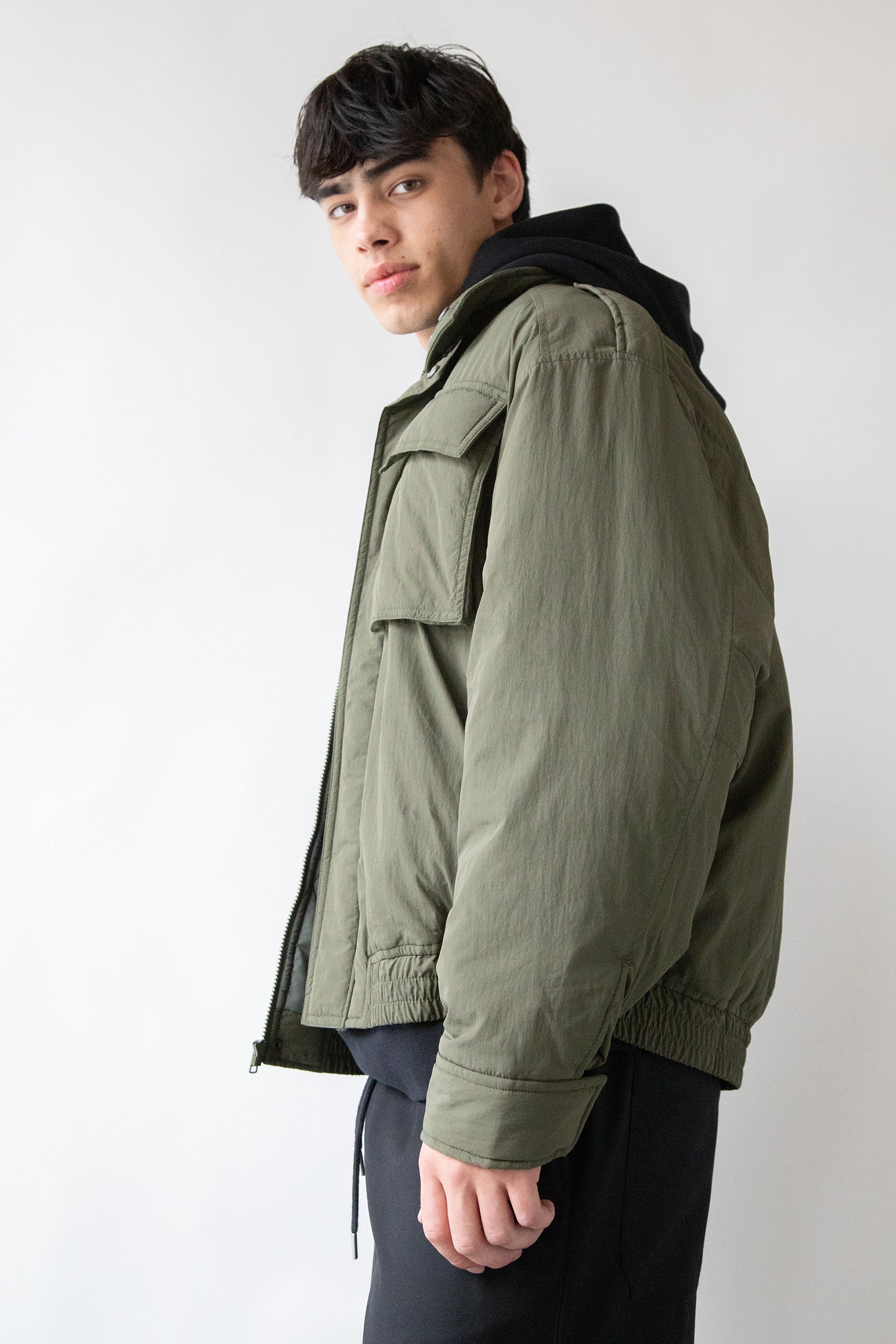 BLOUSON AVIATEUR SURDIMENSIONNÉ EN NYLON À MANCHES LONGUES | OAK + FORT