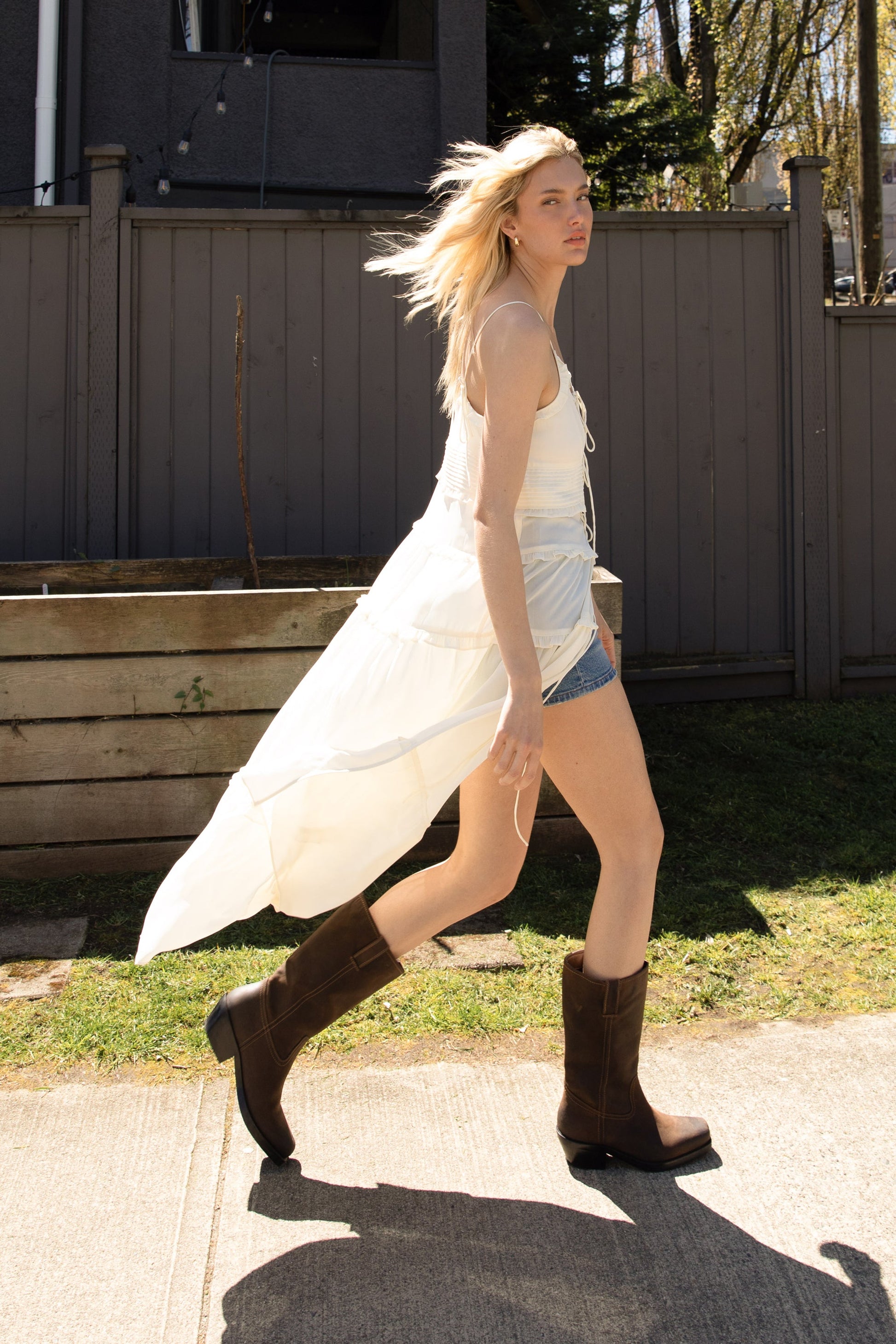 ROBE MIDI TRANSPARENTE À NOUER SUR LE DEVANT