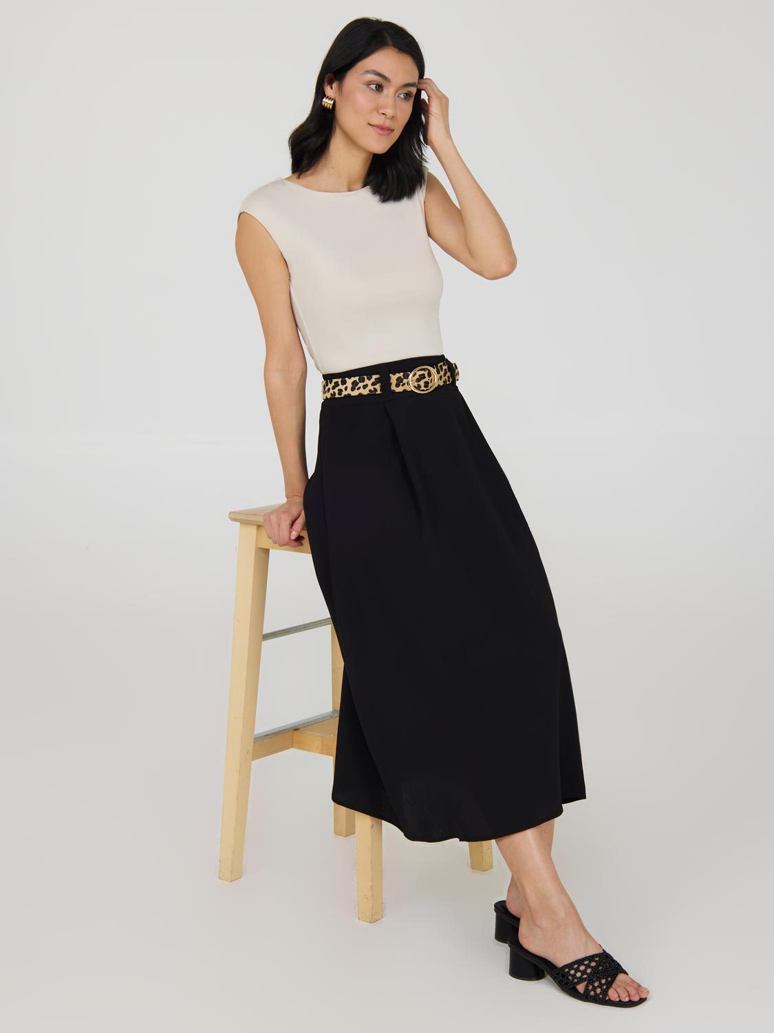 Jupe midi en satin à coupe trapèze avec ceinture