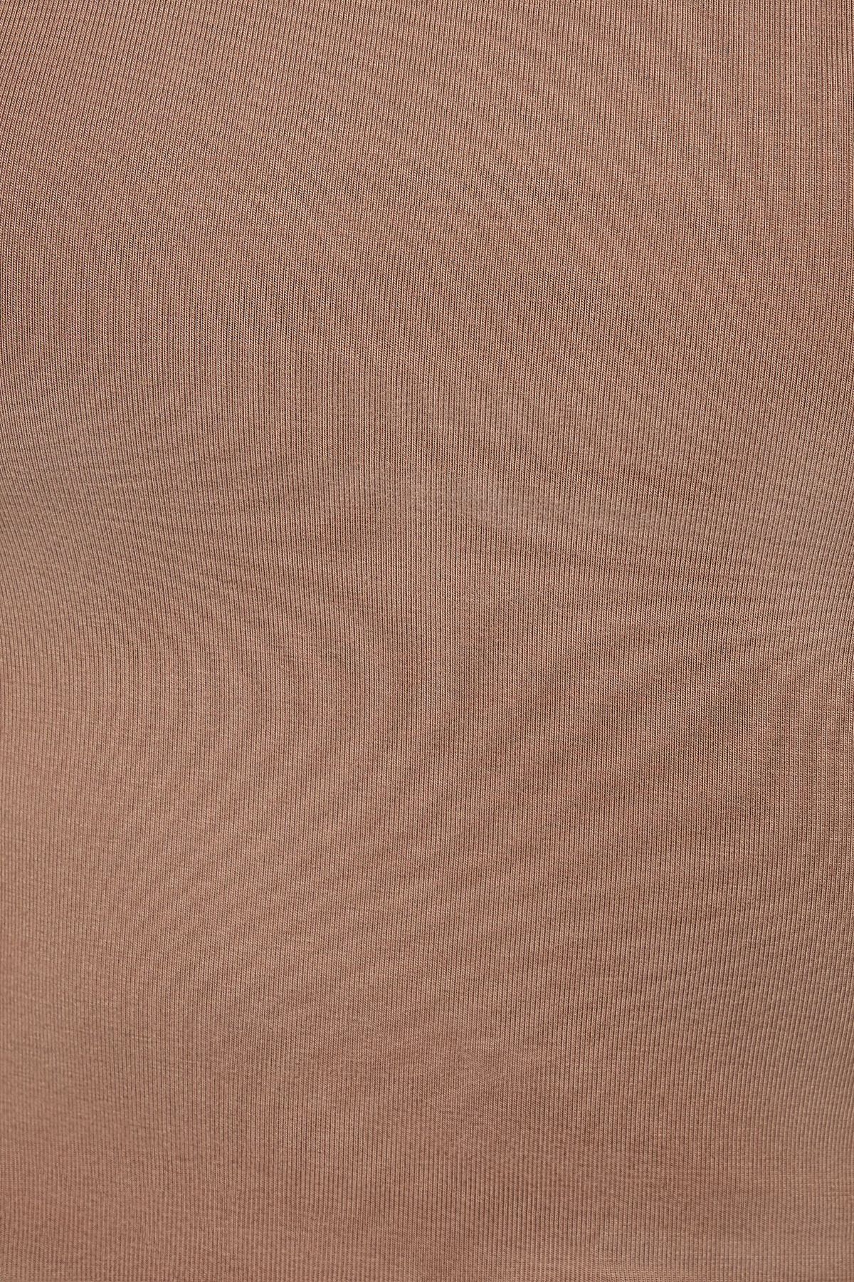 Haut à épaules dénudées torsadées