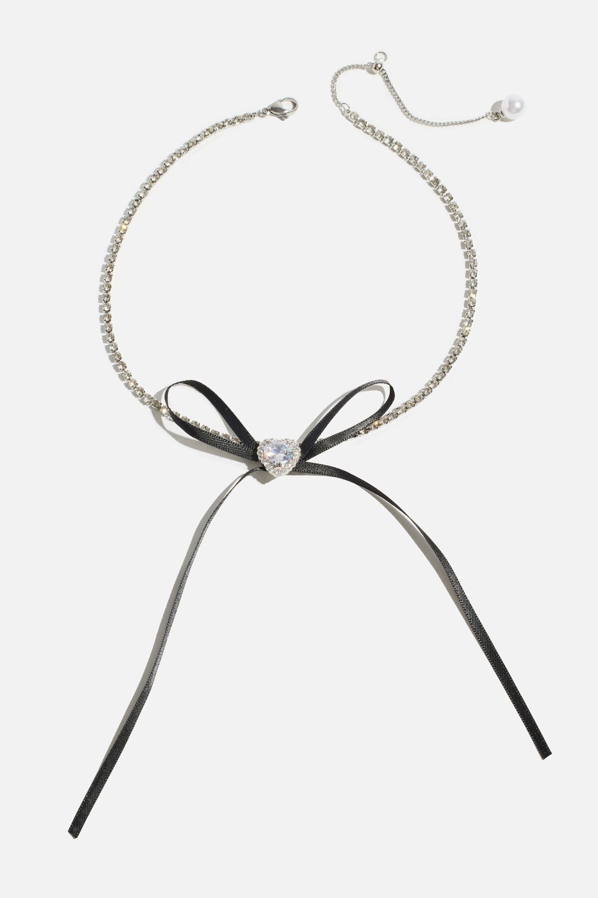 Collier ras du cou avec cœur et nœud en ruban