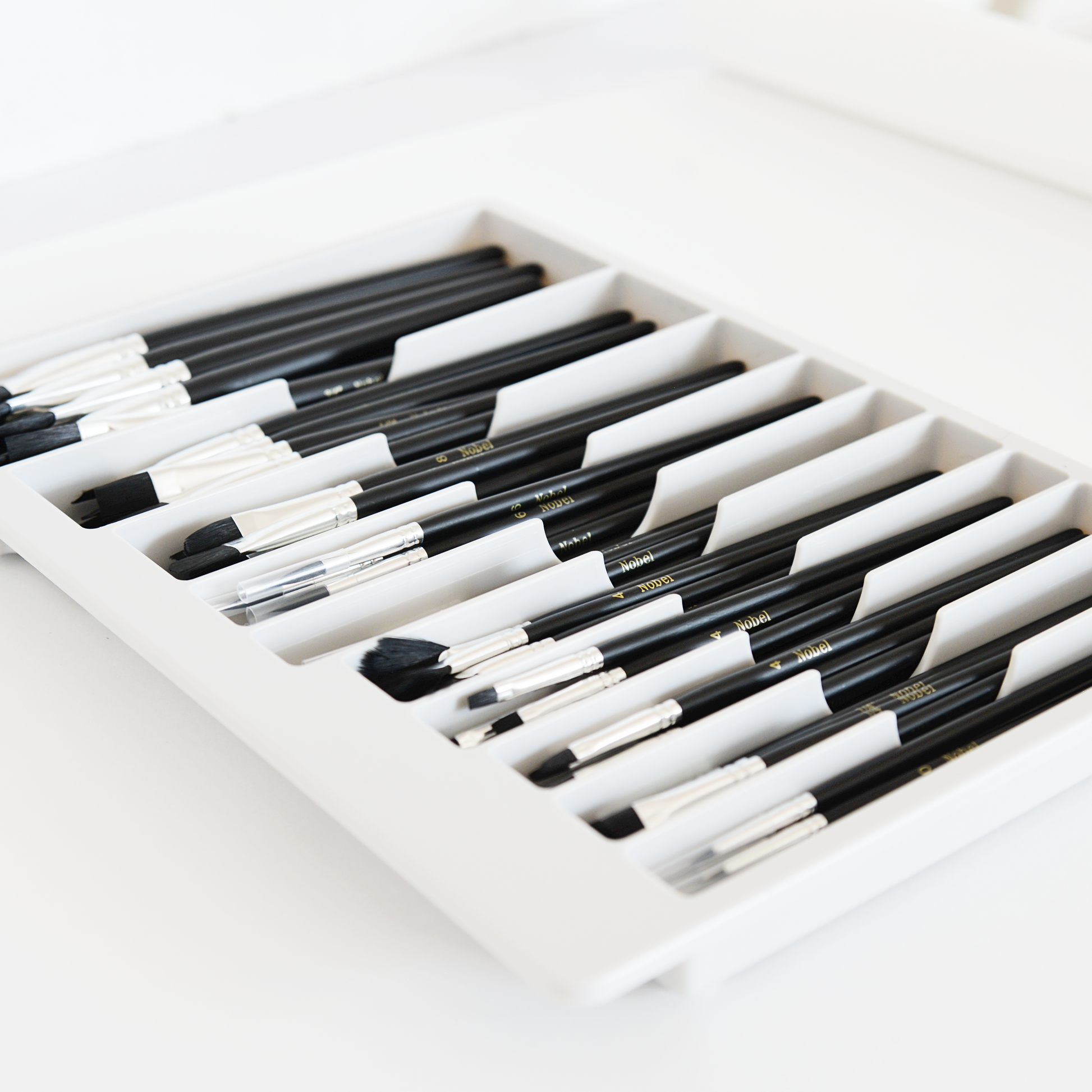 Nobel Value - 100 pcs Mixed Paintbrushes for Professionals