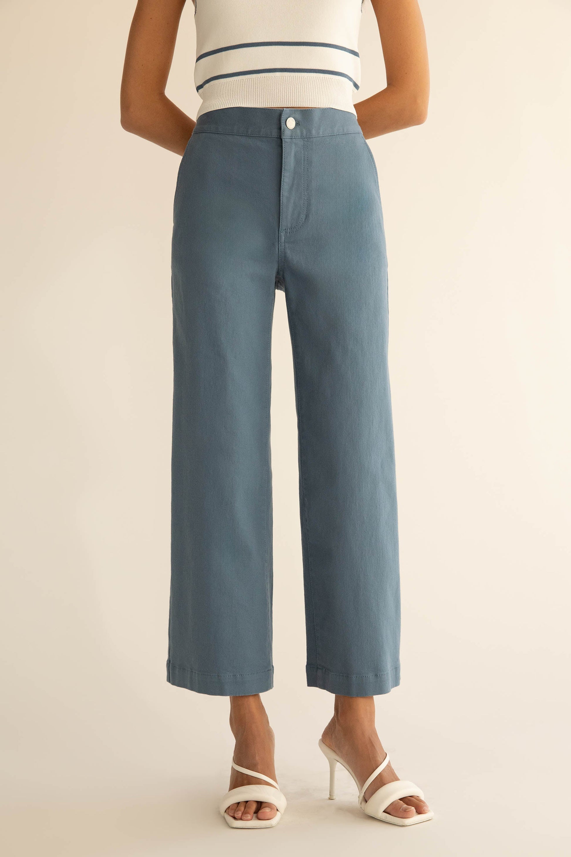 PANTALON LARGE EN SERGÉ LONGUEUR COURTE