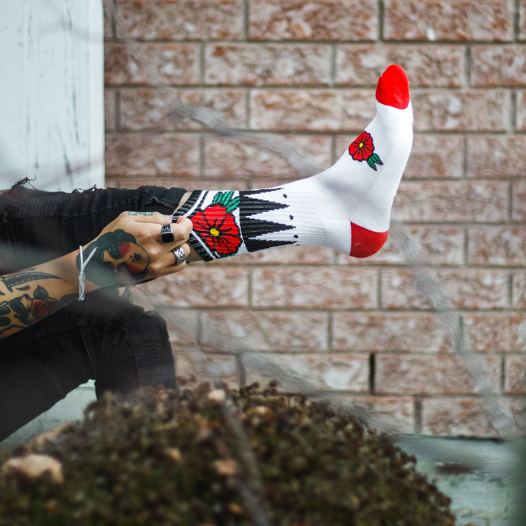 Chaussettes blanches à fleurs géométriques