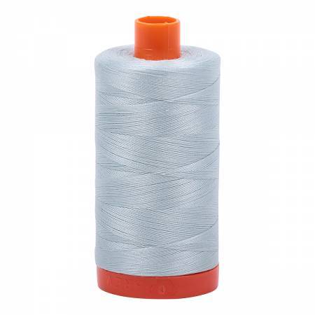Fil Aurifil #5007 Gris clair uni Bleu