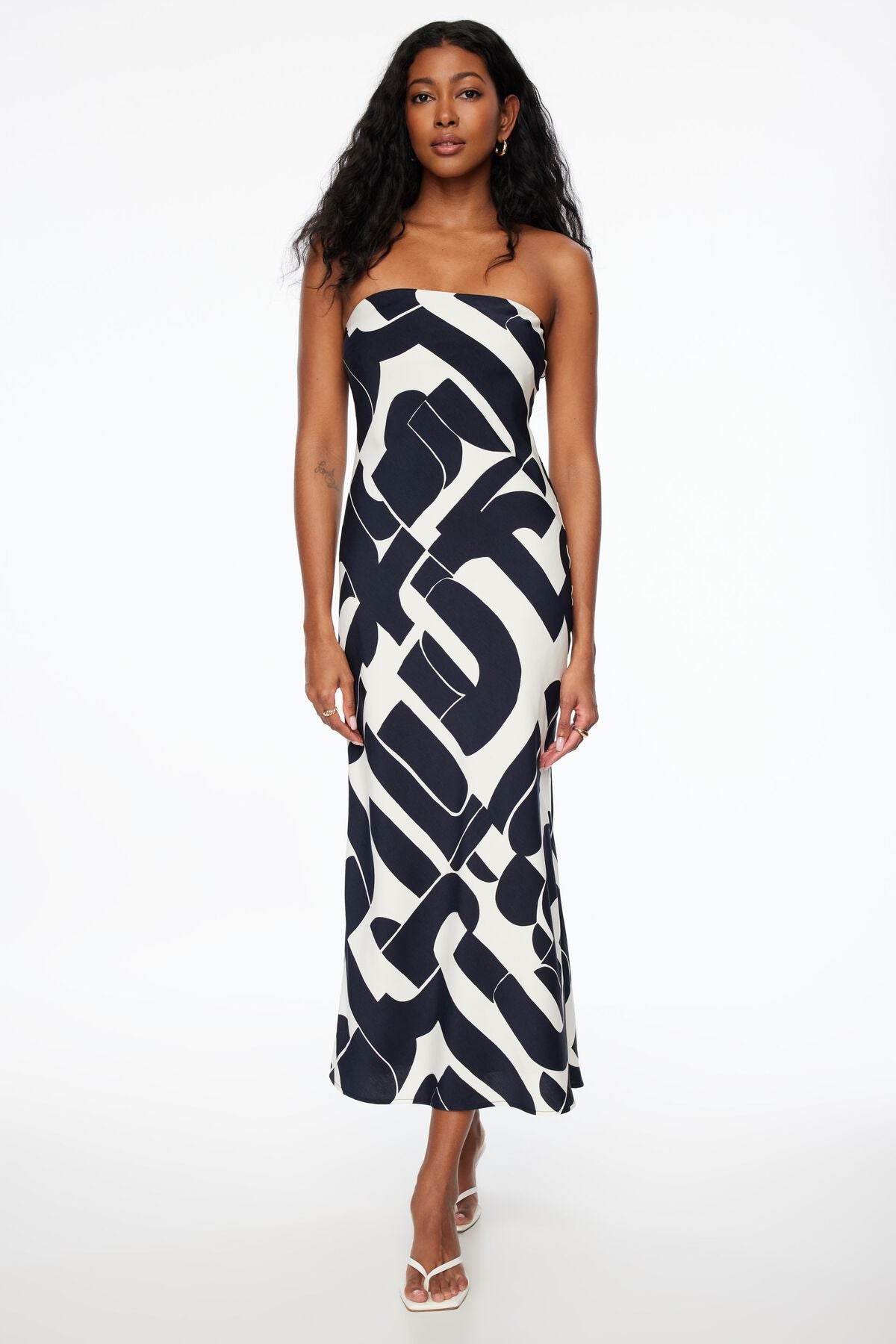 Robe longue en satin sans bretelles