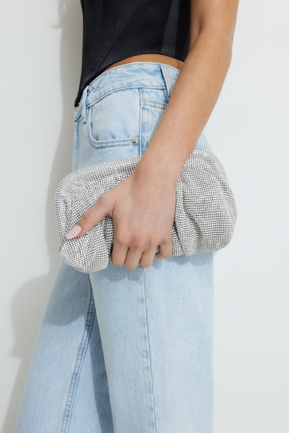 Pochette drapée à pierres précieuses