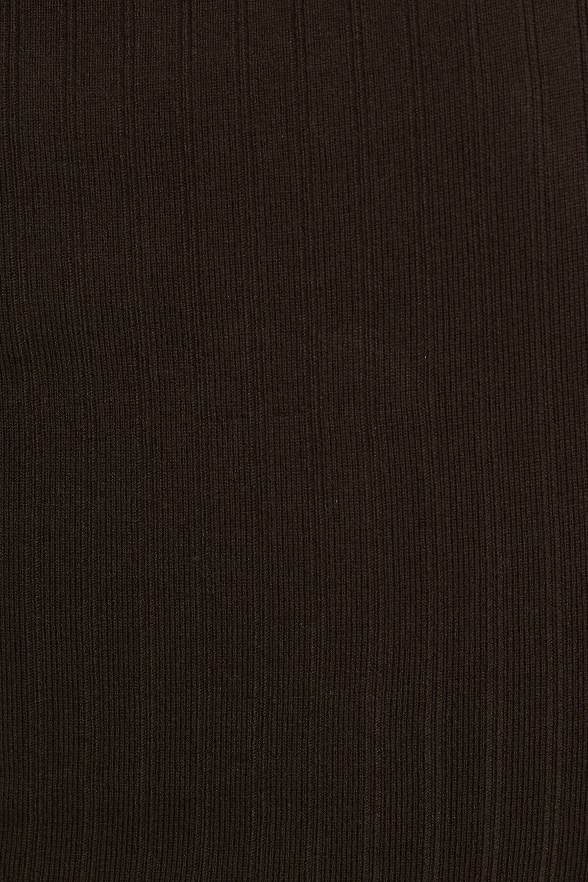 Mini-robe à encolure dégagée