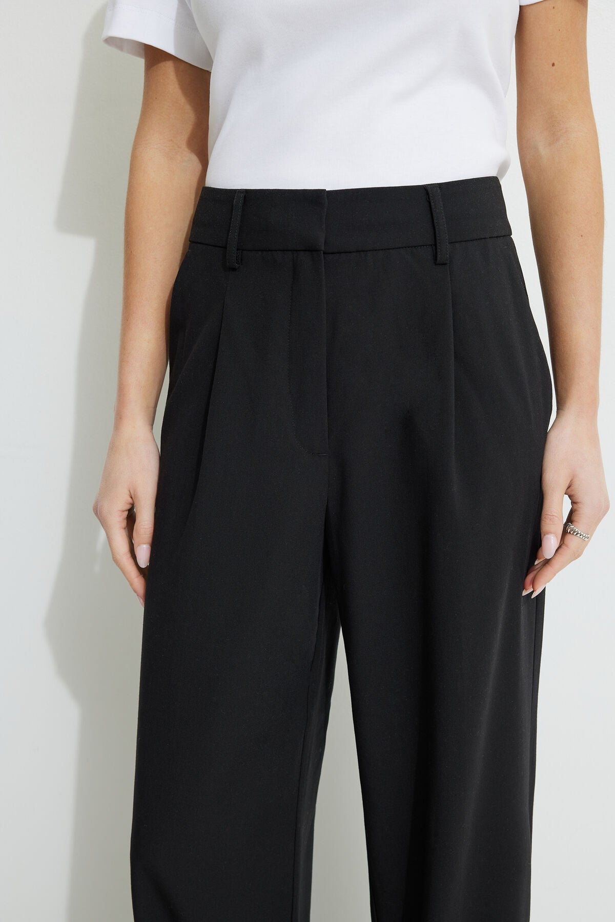 Pantalon droit plissé Sofia