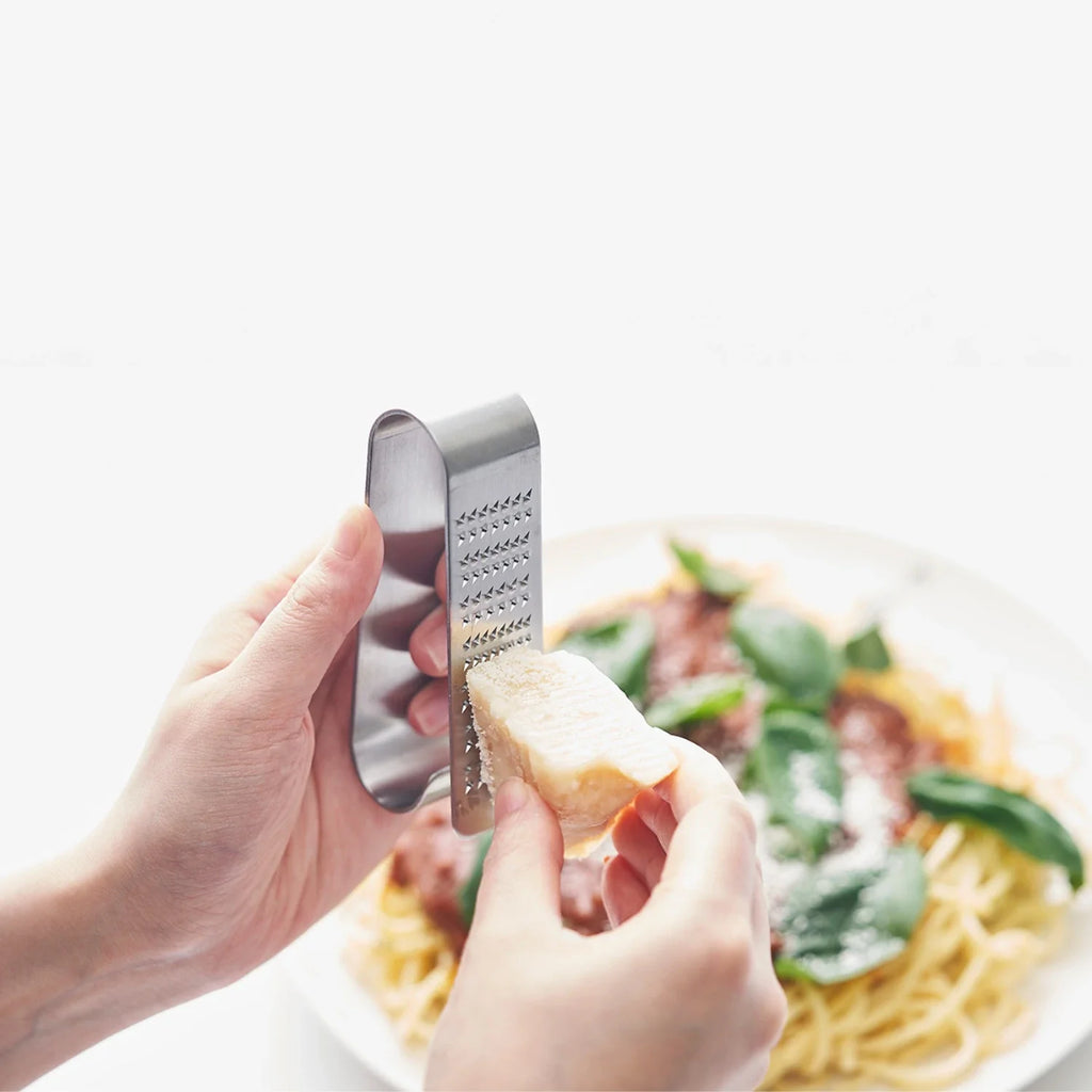 Râpe pratique Eatoco Oros – Râpe à condiments compacte en acier inoxydable japonais