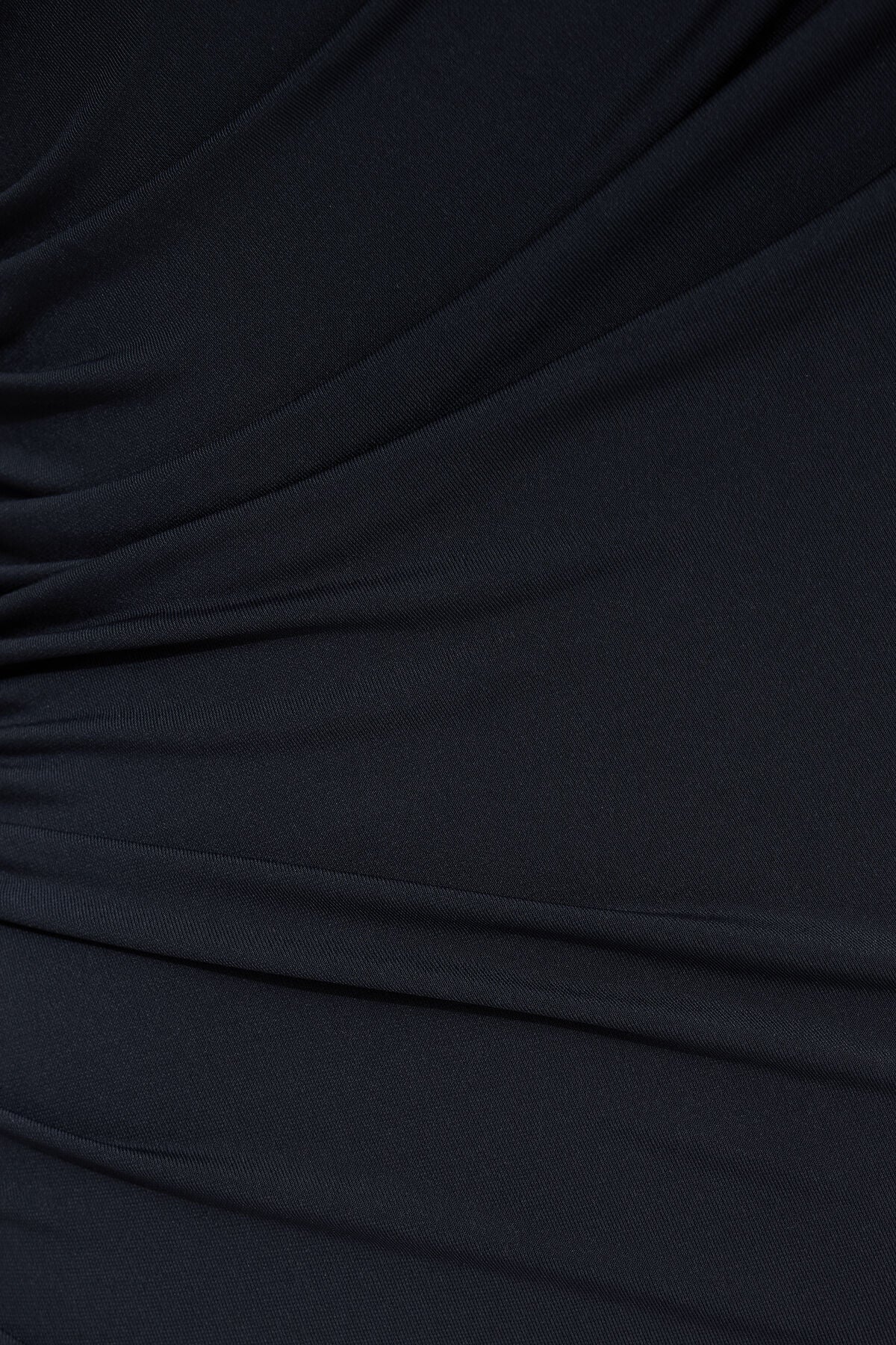 Robe longue drapée sculptante