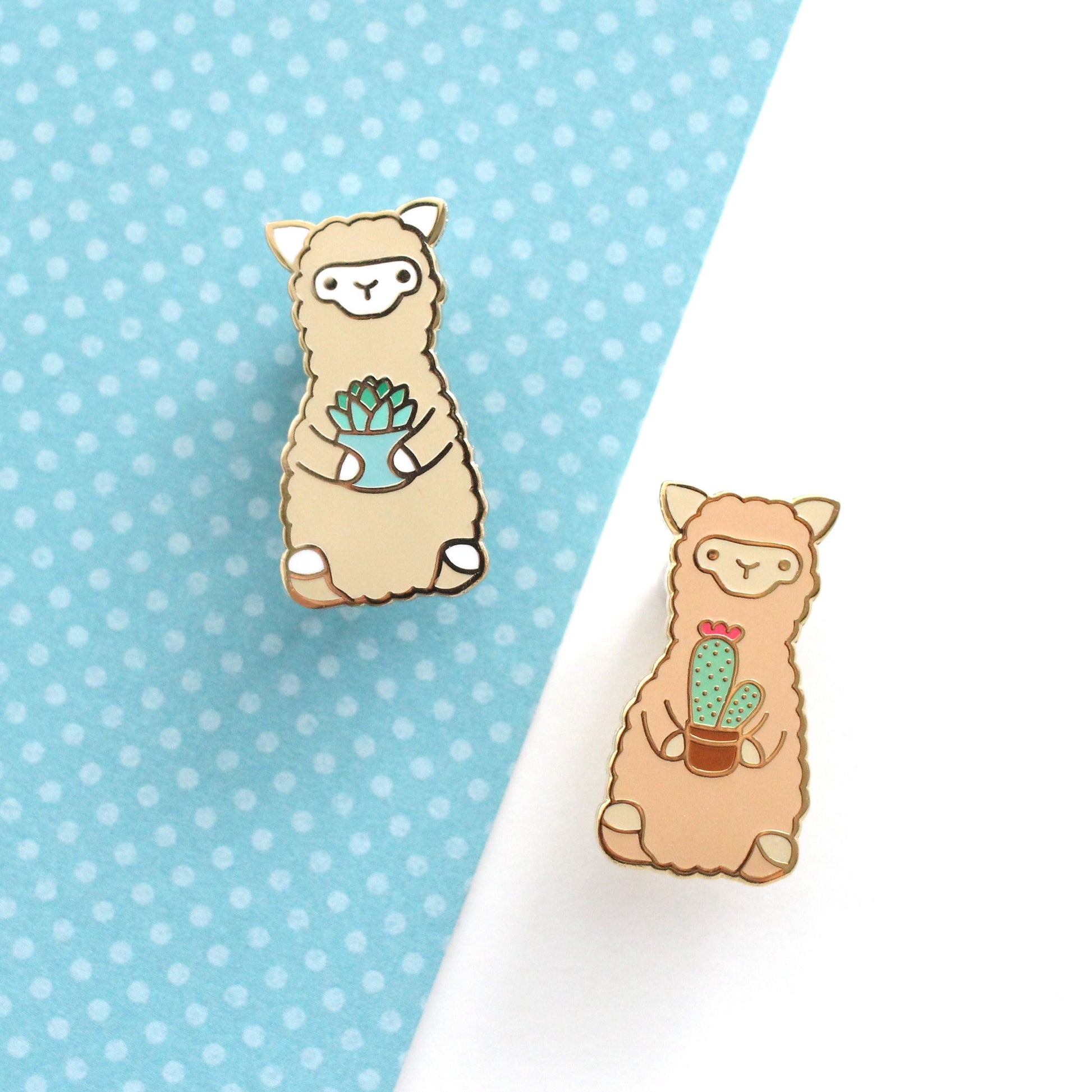 Lot de 2 pin's émaillés Alpaga : Cactus et succulentes Alpaga. Pin's mignons Lama.