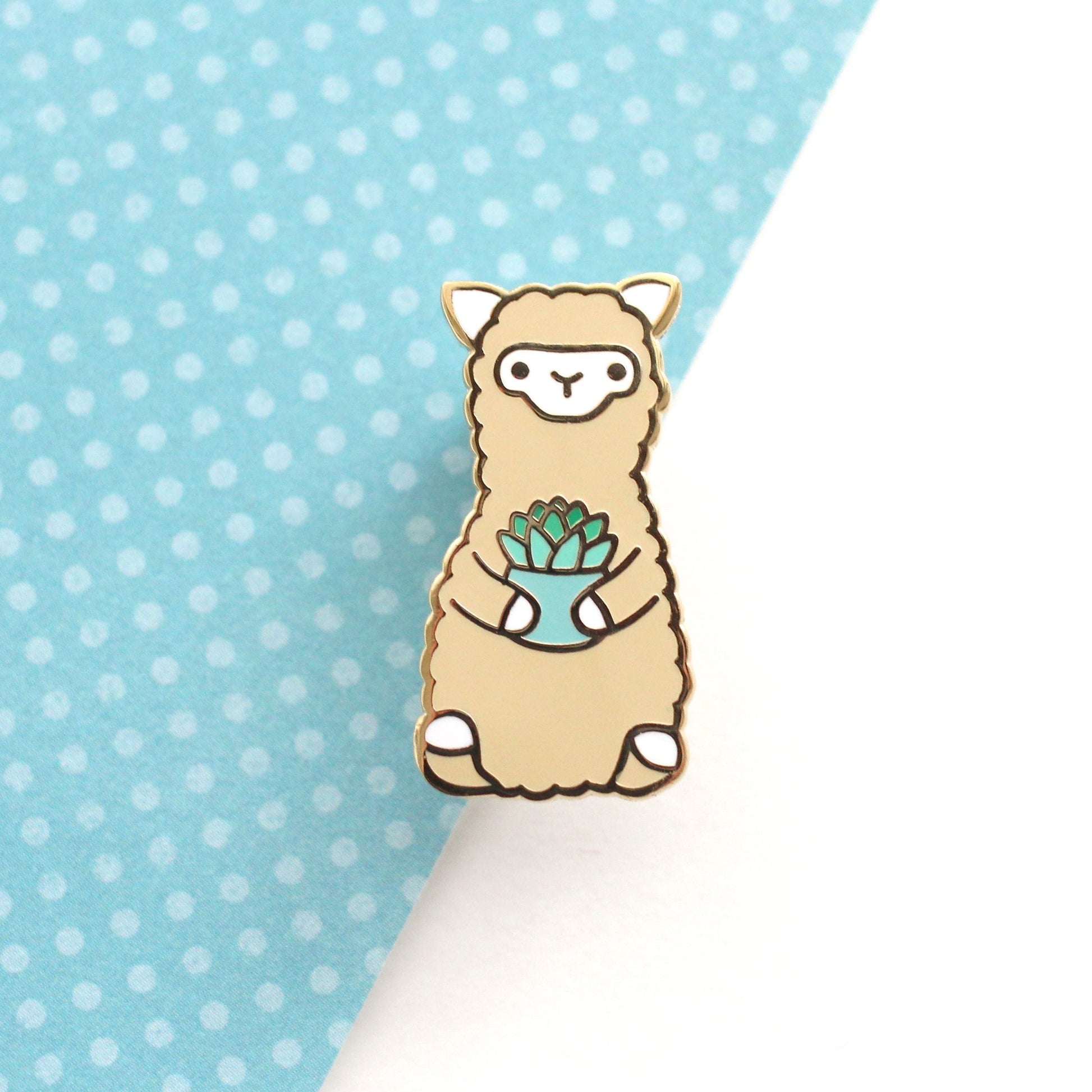 Broche émaillée en forme d'alpaga succulent. Cadeau lama. Broche pour sac à dos.