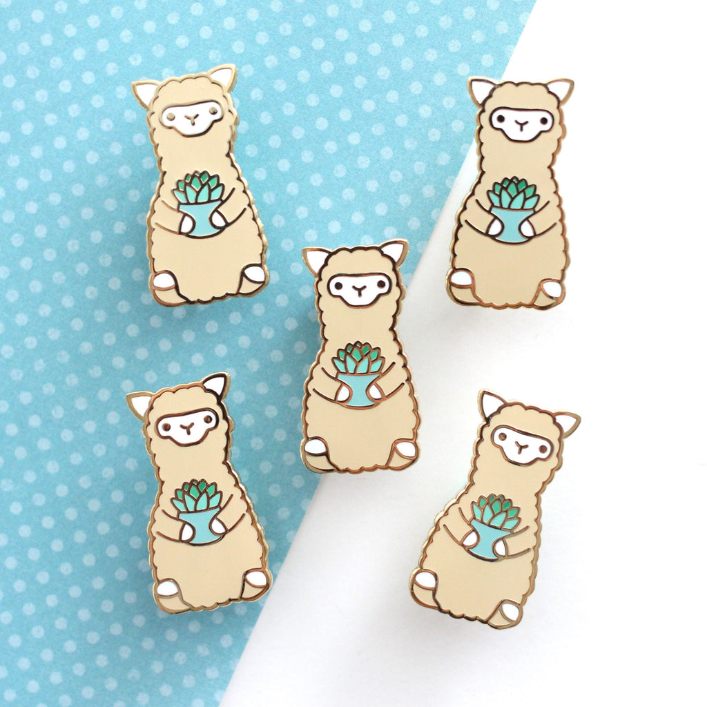 Broche émaillée en forme d'alpaga succulent. Cadeau lama. Broche pour sac à dos.