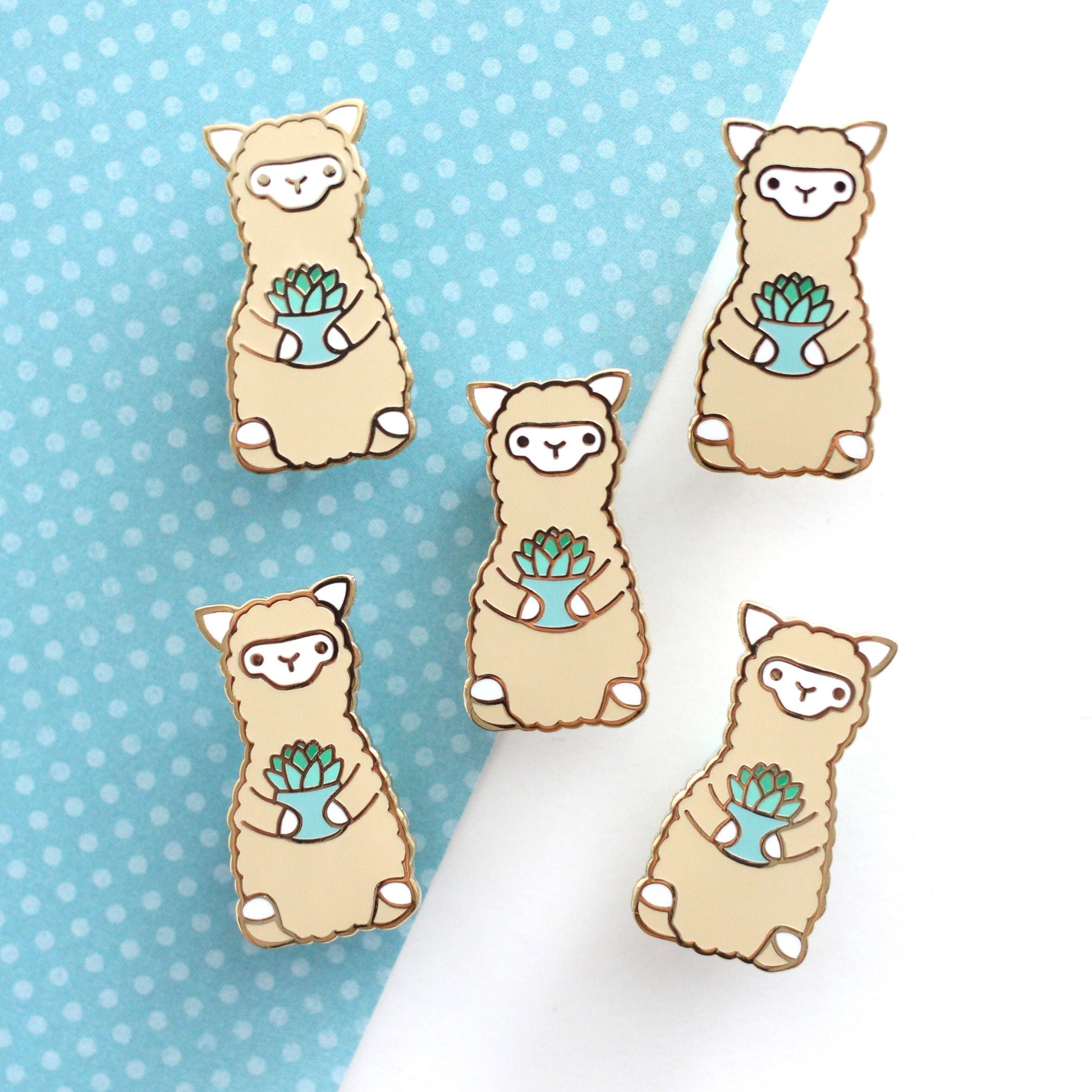 Broche émaillée en forme d'alpaga succulent. Cadeau lama. Broche pour sac à dos.