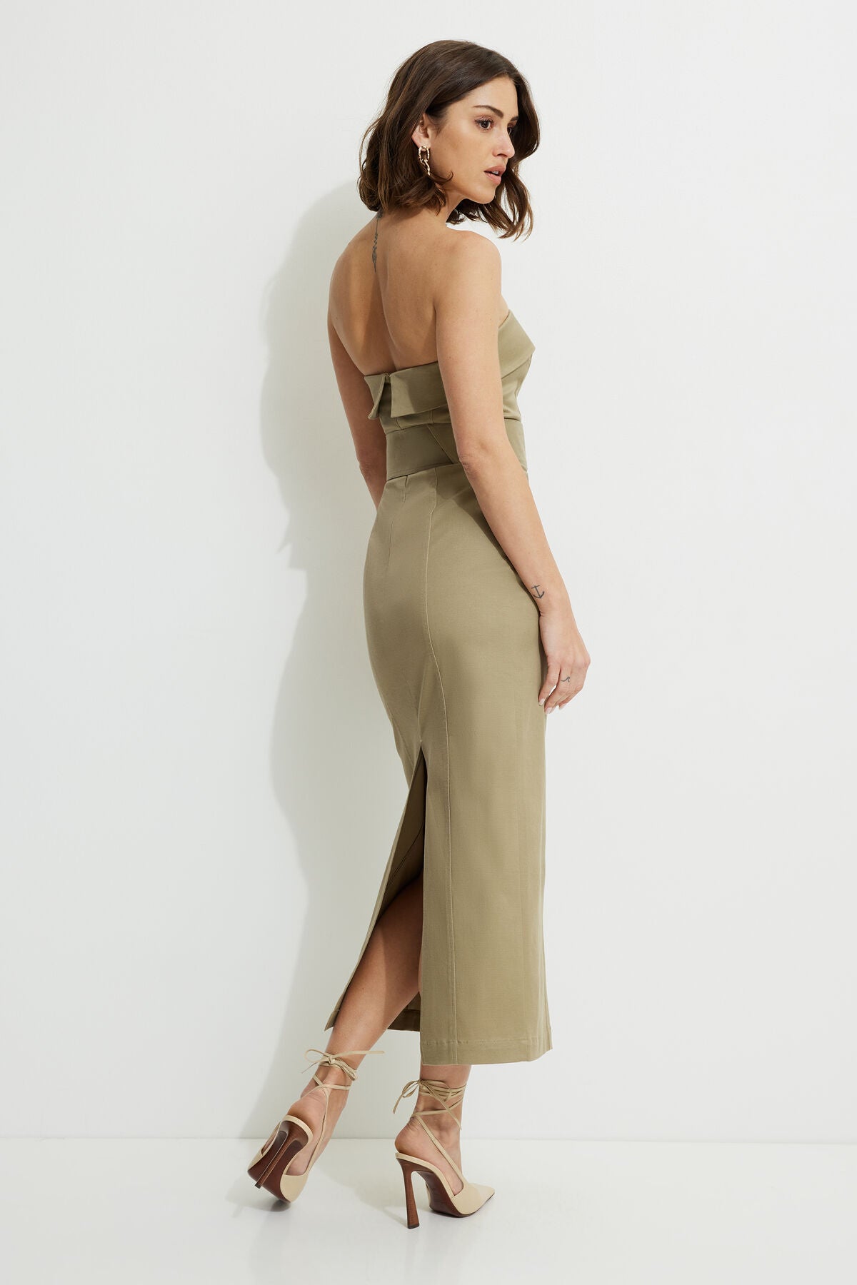 Robe tube mi-longue ceinturée