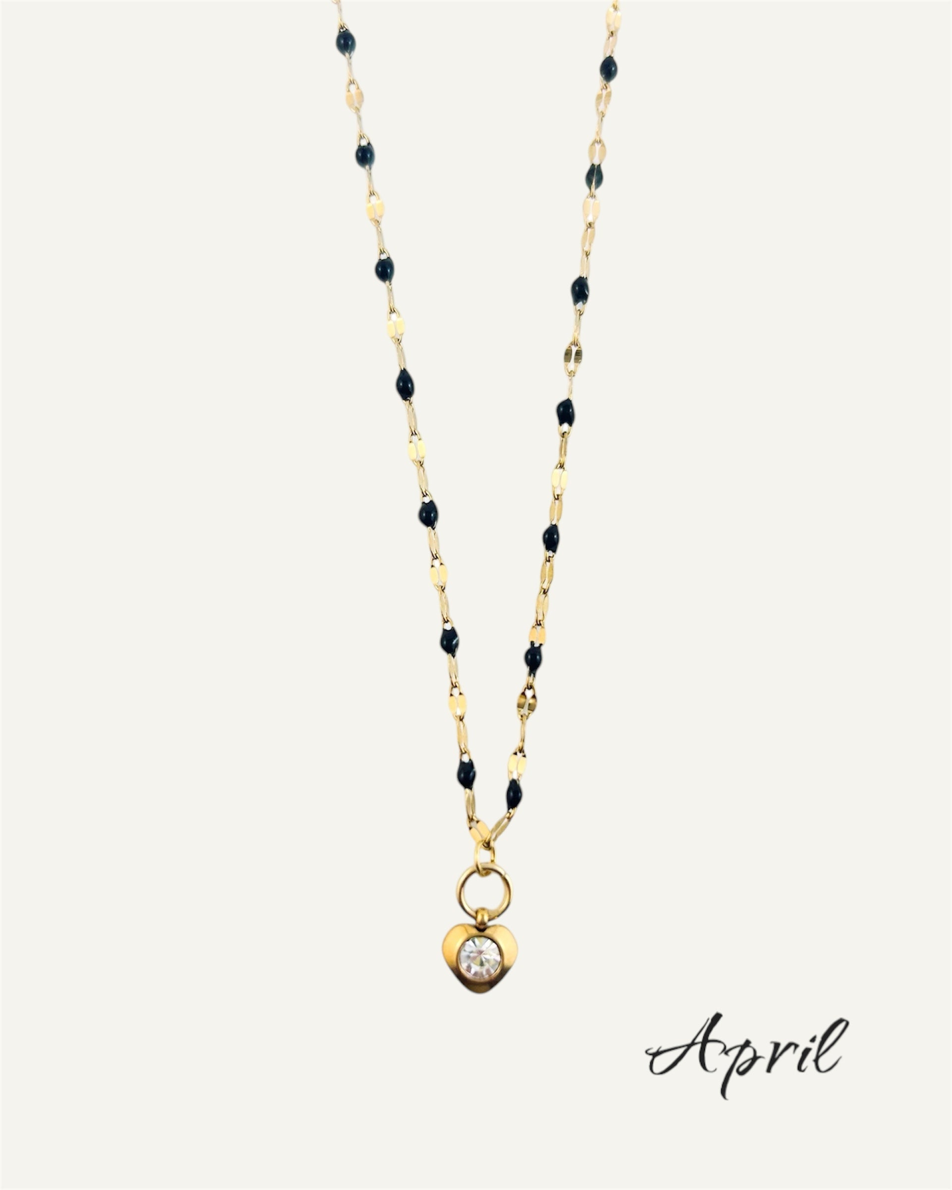 Colliers en pierre de cœur en or - différentes couleurs de pierres de naissance