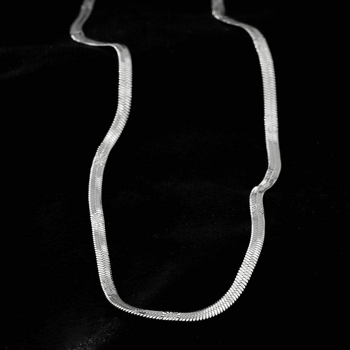 BAMBURG Silver: Star Embossed Snake Skin Textured Chain Necklace