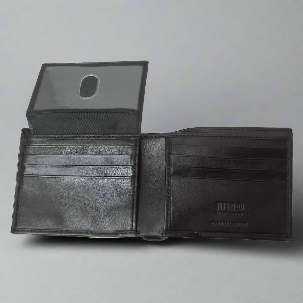 Portefeuille BOL pour homme, en cuir, à trois volets avec protection RFID et rabat.