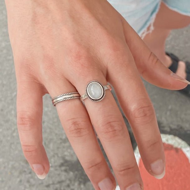 MOONSTONE | Bague en argent sterling 925 et pierre de lune arc-en-ciel