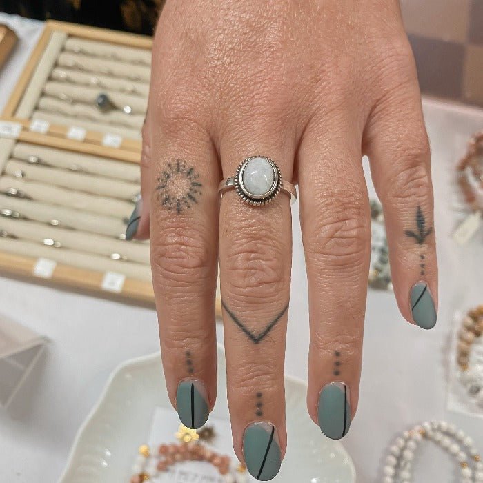 MOONSTONE | Bague en argent sterling 925 et pierre de lune arc-en-ciel