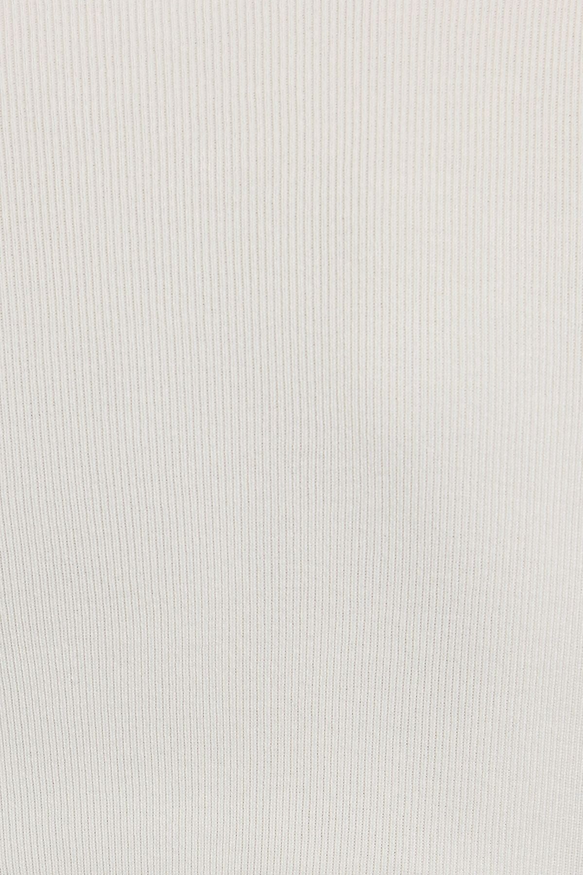 Pull à crochets et œillets