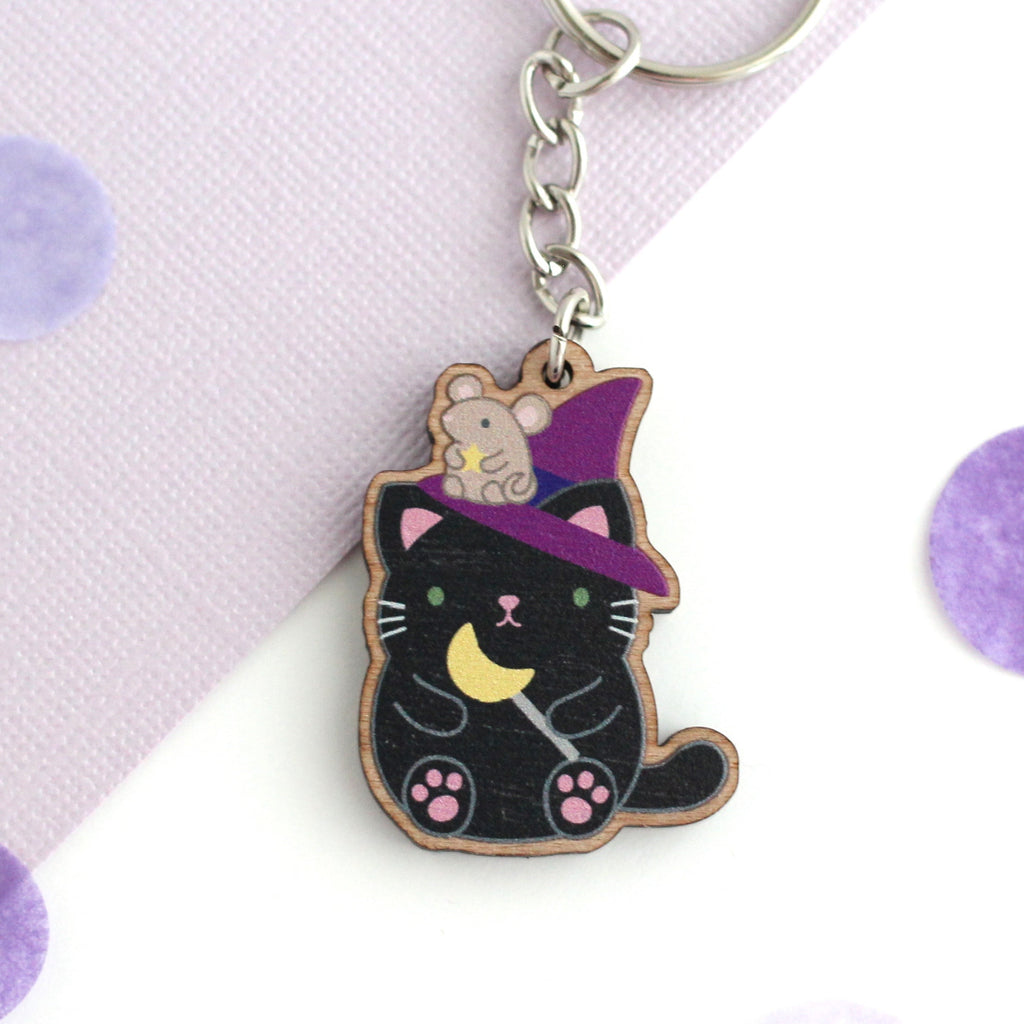 Porte-clés en bois Chat noir. Breloque en bois Chat sorcière d'Halloween