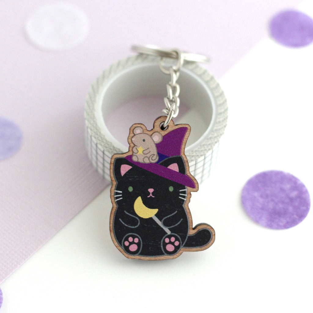 Porte-clés en bois Chat noir. Breloque en bois Chat sorcière d'Halloween