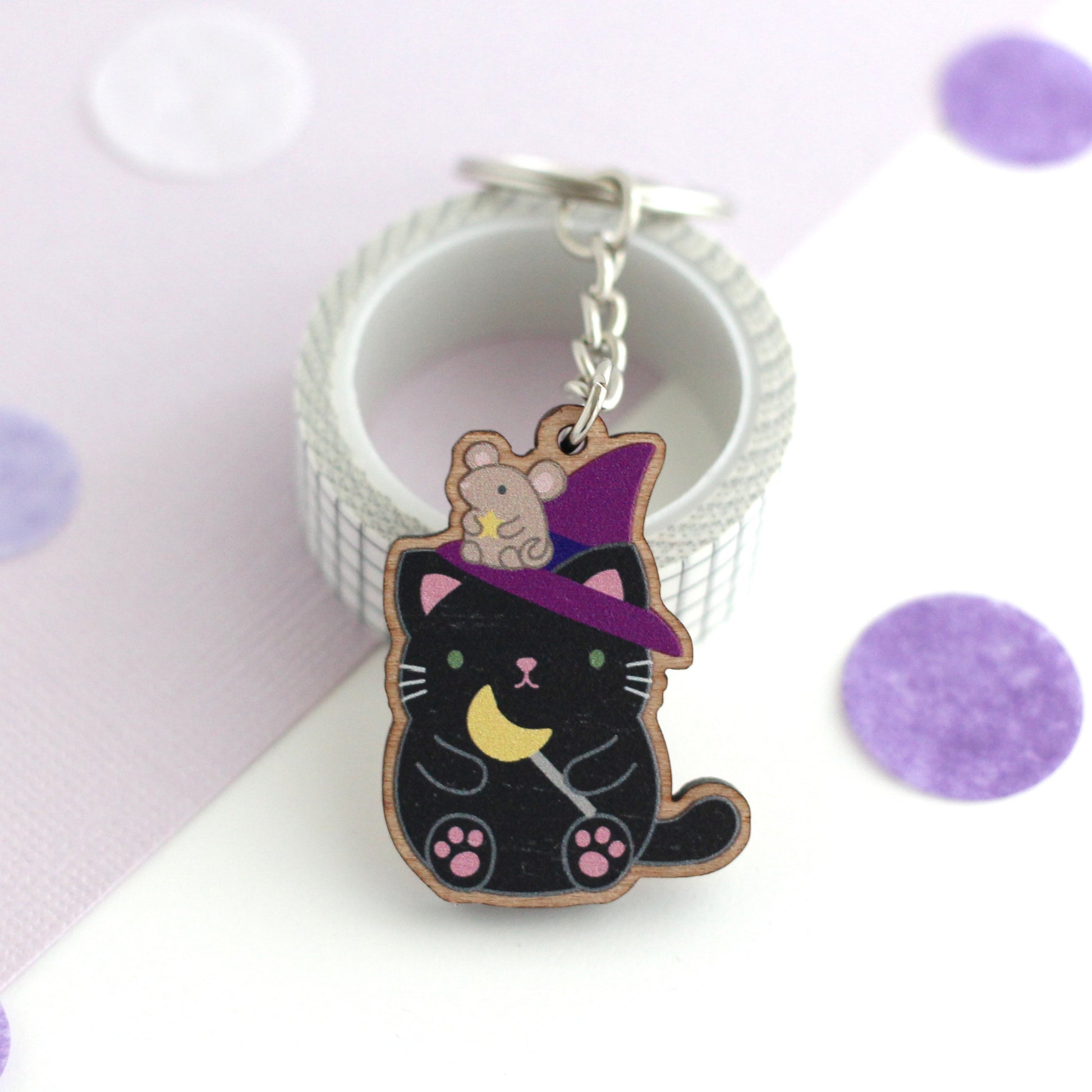 Porte-clés en bois Chat noir. Breloque en bois Chat sorcière d'Halloween