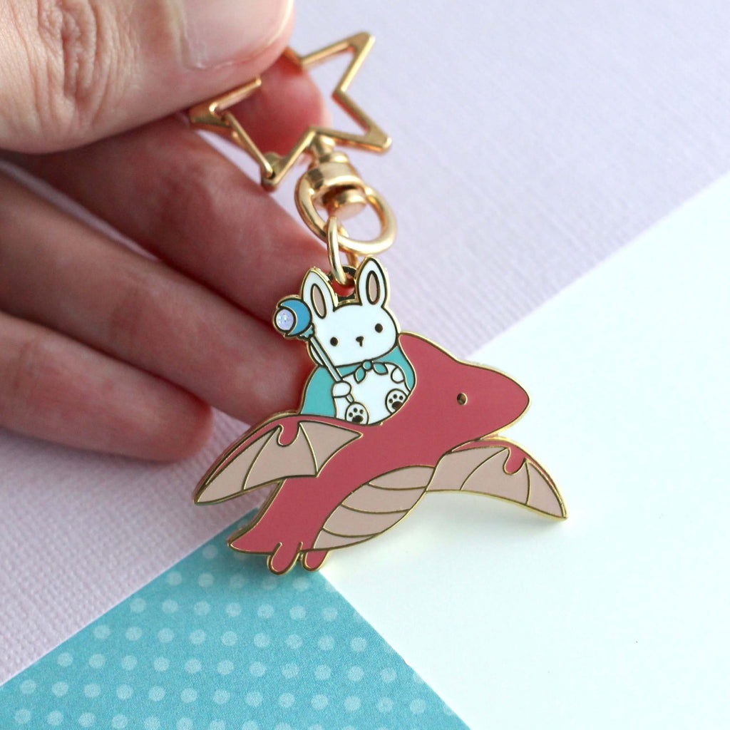 Porte-clés en émail Lapin Mage et Dragon (variante Dragon Rouge)