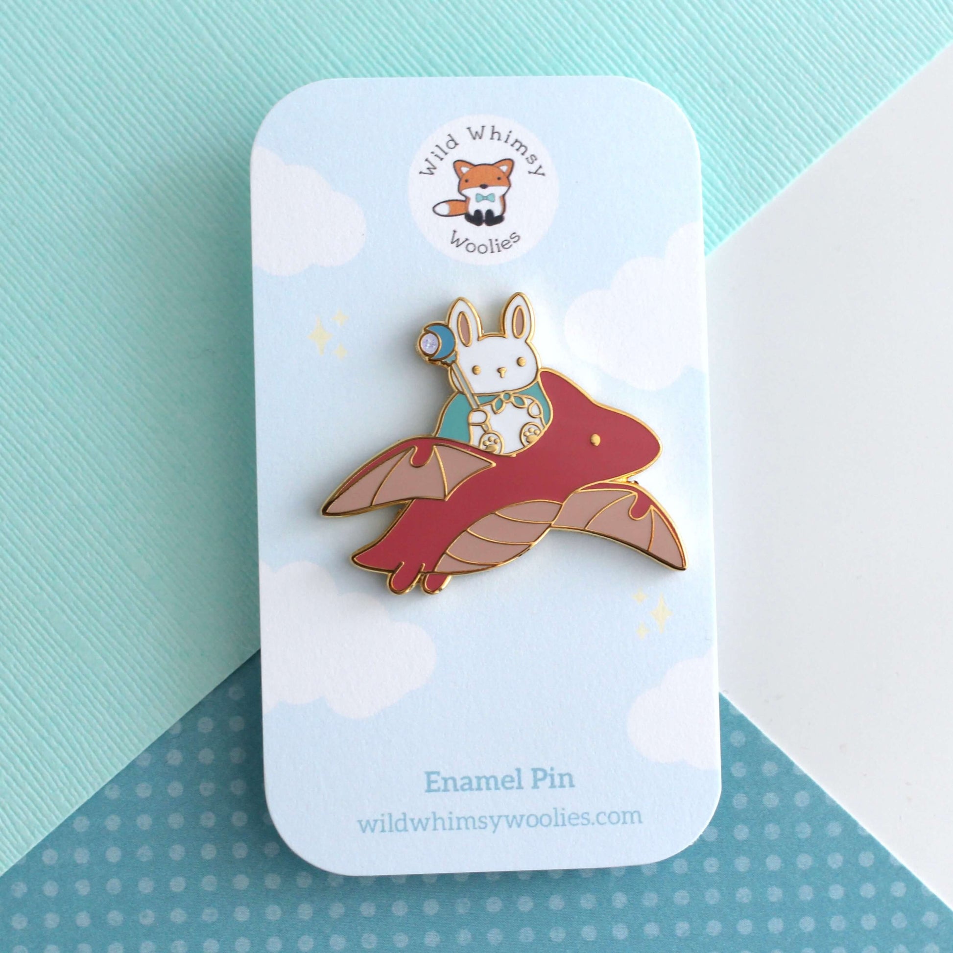 Broche en émail Lapin Mage et Dragon (variante Dragon Rouge)