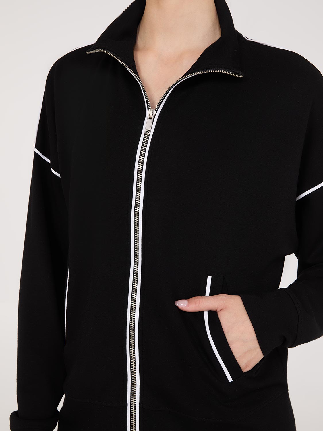 Veste zippée à passepoils contrastés