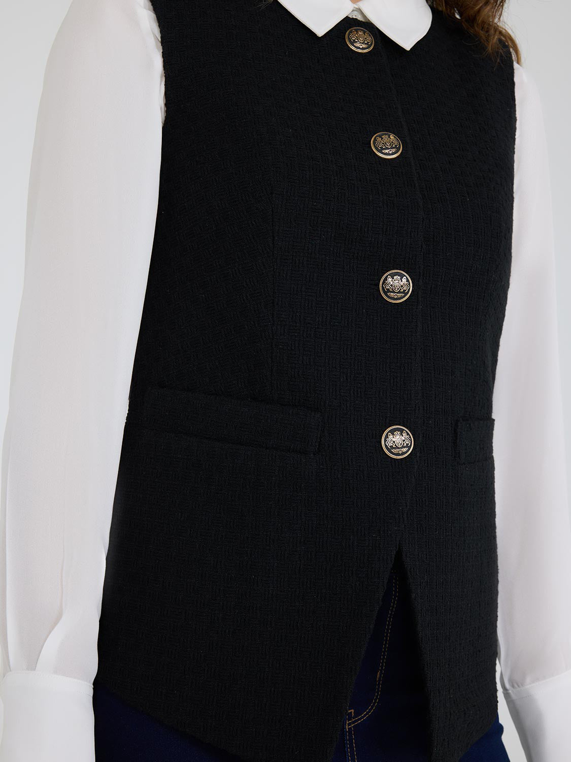 Gilet boutonné en boucle sur le devant