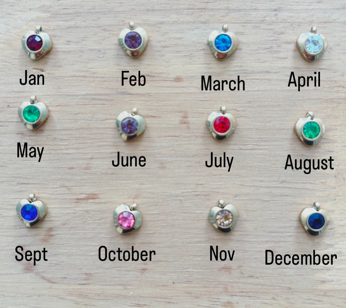 Colliers en pierre de cœur en or - différentes couleurs de pierres de naissance