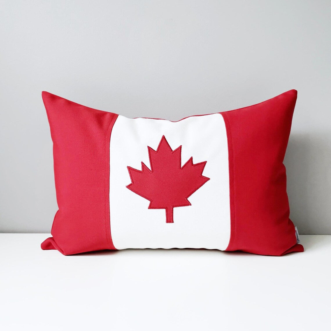 Housse de coussin drapeau du Canada, housse de coussin d'extérieur Sunbrella® feuille d'érable 