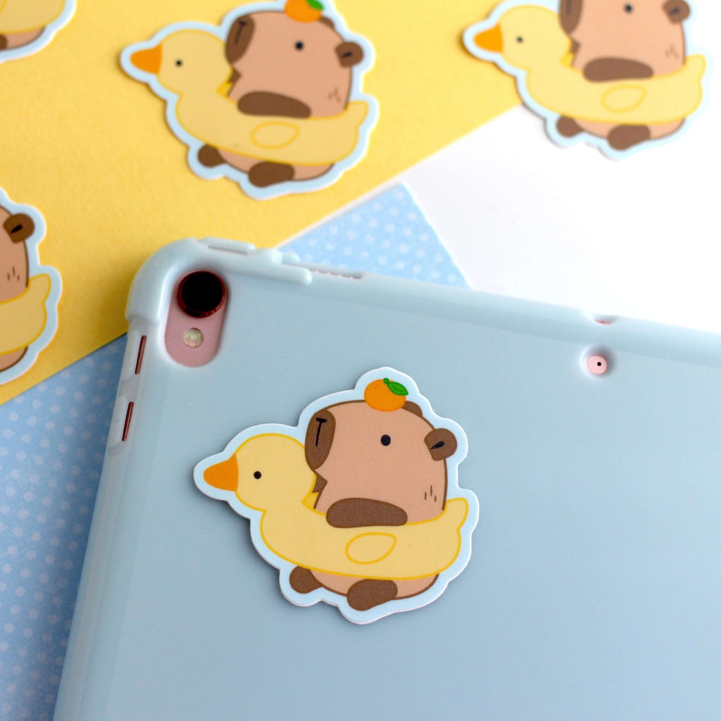 Capybara dans Duck Floatie Autocollant vinyle