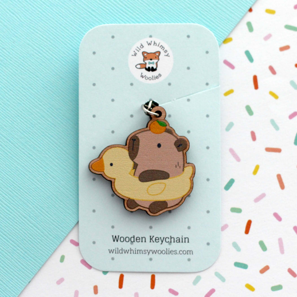Capybara avec porte-clés en bois Floatie de canard - Capybara Wood Charm