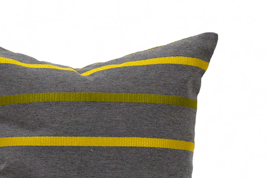 Housse de coussin à rayures carbone