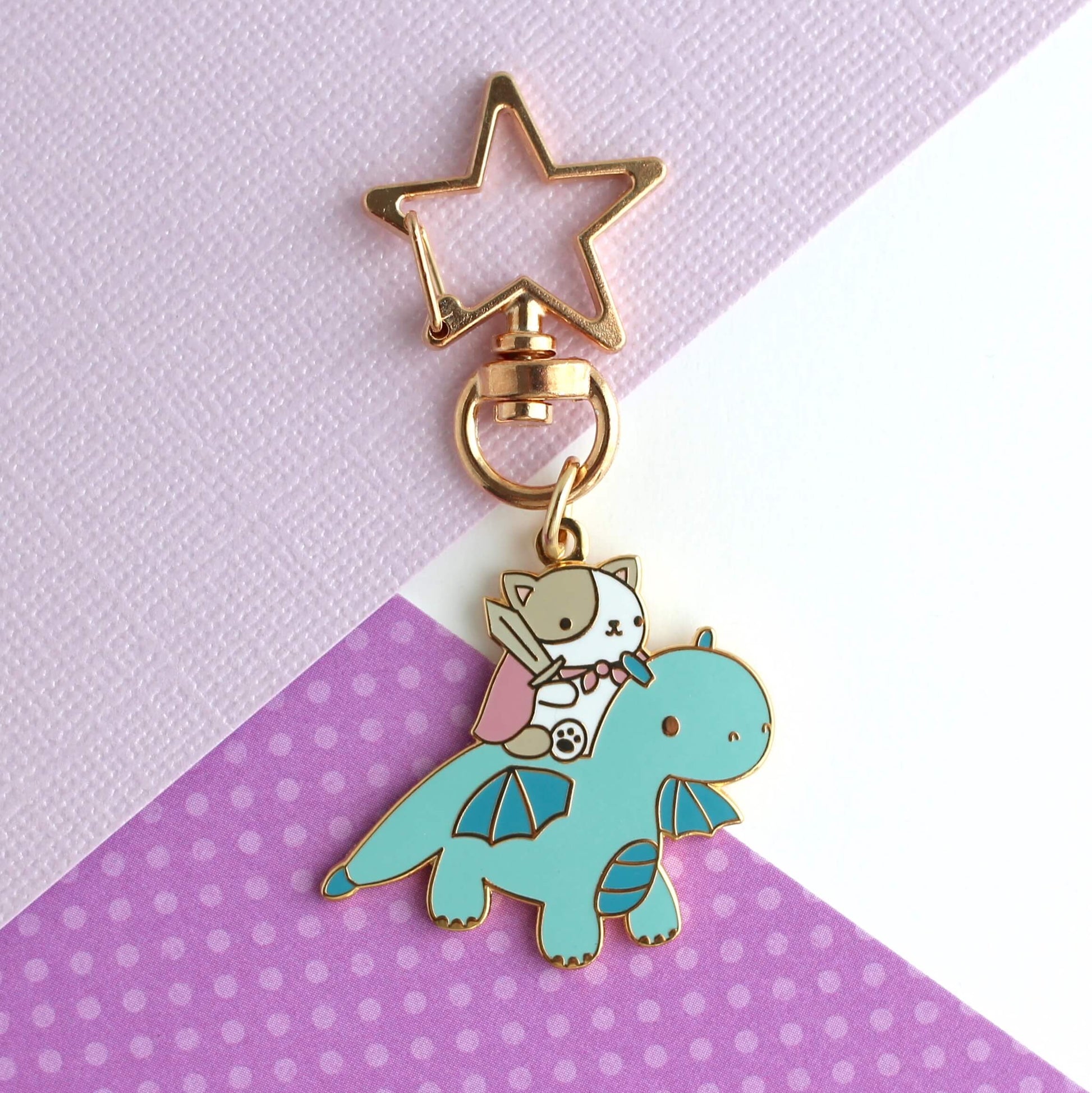 Porte-clés en émail Chat et Chevalier Dragon (Bleu)