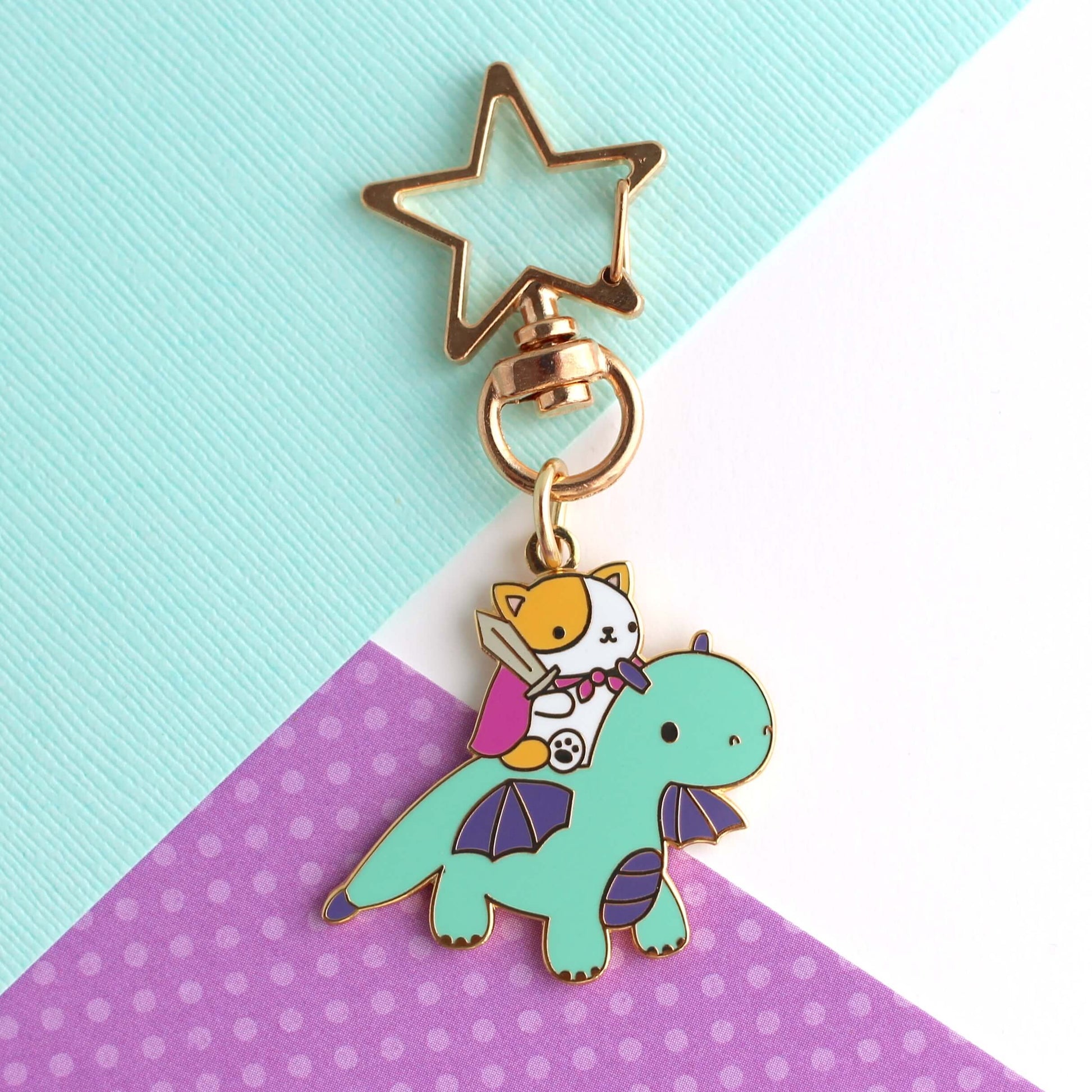 Porte-clés en émail Chat et Chevalier Dragon (Turquoise)