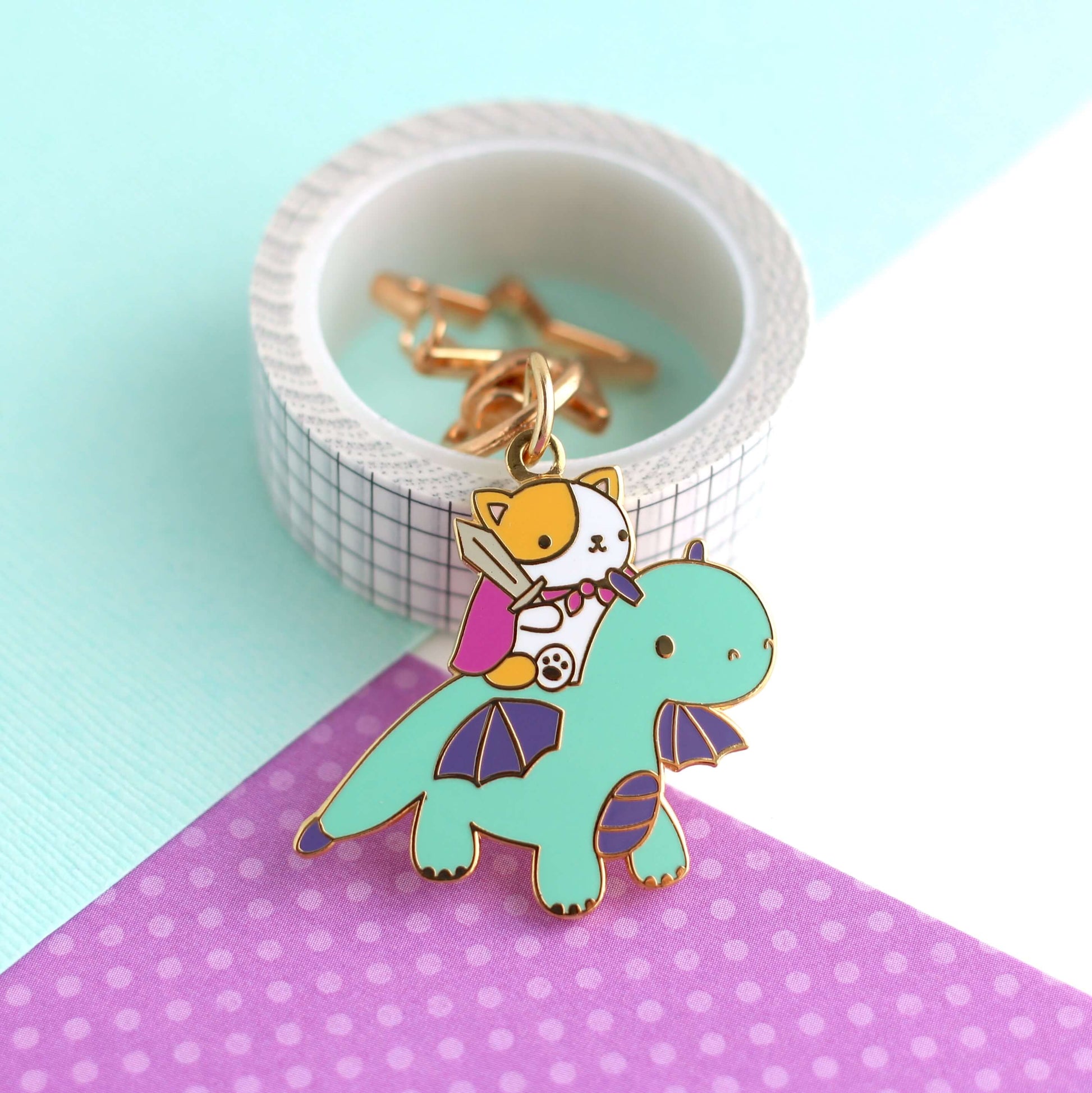 Porte-clés en émail Chat et Chevalier Dragon (Turquoise)